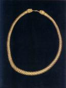 Гривна із завершеннями у формі голів…