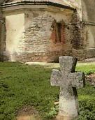 Хрест і фрагмент фасаду