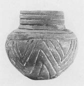 Посудина з врізним орнаментом