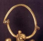 Кільце правої сережки