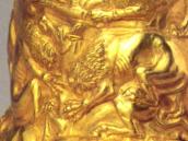 Ярус 3: два леви теразють коня