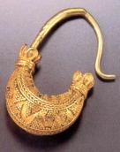 Права сережка