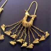 Права сережка