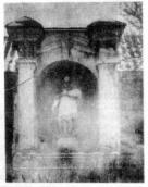 Каплиця біля костела. Фото 1930-х рр.