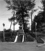 1992 р. Хрест на відзнаку знесення…