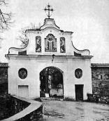 1998 р. Загальний вигляд в’їзної брами