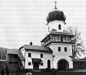 1998 р. Реконструйована стара в’їзна…