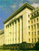 Центральна частина головного фасаду