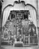 Фігурний виріз та іконостас