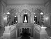 [2003 р.] Парадні сходи з головного…