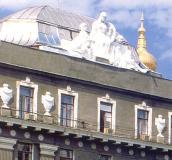 Верхня скульптурна група