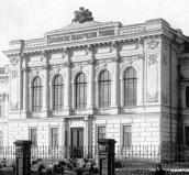 Центральна частина головного фасаду