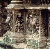 Рельєфи цоколя