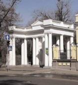 Вхід з бульв. Т. Шевченка