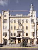 Головний фасад