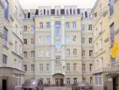 Центральна частина головного фасаду (№…