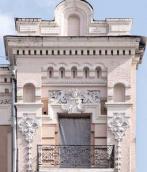 Фрагмент 4-го поверху головного фасаду