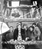 Мал. 23. Екскурсія на розкопки Товстої…