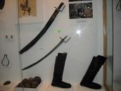 Шаблі, ядра для гармат, чоботи