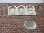 2011 р. Рельєфи та ніша