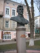 Погруддя В. Стефаника у 3/4 (2)