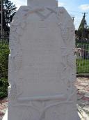 Напис на постаменті