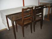 Стіл та стільці