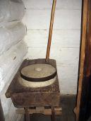 2009 р. Ручне жорно