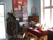 Фрагмент експозиції з одягом