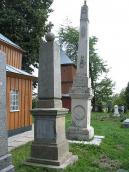 Надгробки біля церкви