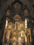 Верхня частина іконостаса та хоругви