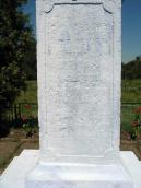 Напис на постаменті