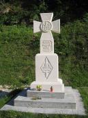 Хрест на постаменті