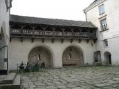 2006 р. Західна стіна двора