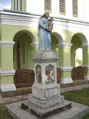 Скульптура «Богородиця з немовлям»