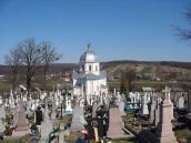 2006 р. Цвинтар на тлі церкви. Вигляд…