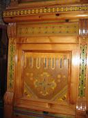Дерев’яна різьблена панель кафедри