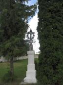 Могила біля церкви