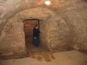 Вхід до крипти (вигляд зсередини)