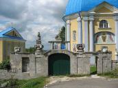 2011 р. Дзвіниця та брама. Вигляд з…