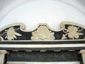 2006 р. Верхня частина надгробка