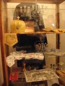 Вітрина з митрами