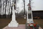 2016 р. Могили біля церкви
