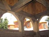 Вид із дзвіниця на церкву