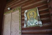 Двері та ікона св. Миколи