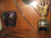 Нагрудниця, шолом, шаблі