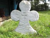 Надгробний хрест зі слідами напису