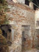 Фрагмент поруйнованого фасаду