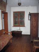 Фрагмент інтер’єру з меблями