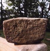 [2004 р.] Камінь з написом на церковищі